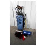 Golflers Lot, early bag with assorted clubs,