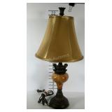 Nice urn style table lamp. Bronze colored base