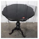 Accent Table, pie crust style top on trifooted