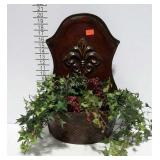 Wall or table top flower holder, tin