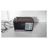 Unisonic six way dual power vintage radio