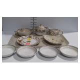Noritake China Group, 4 berry bowls, creamer