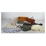 Longaberger group, includes key basket (1991),