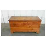 Lane cedar chest, key is included, 19 x 48 x 22,