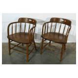 Pair of Windsor armchairs, barrel back, in nice