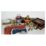 Mixed lot: wooden frames, Christmas Manger throw