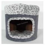 Cat bed / hut in nice shape. Clean. Looks hardly