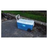 Coleman Wheeled Cooler, 4 cup holder lid. Note