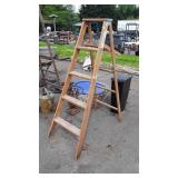 5ft Wooden Step Ladder