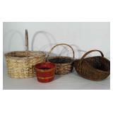 Basket lot: 4 baskets in varying sizes, all with