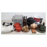 Mixed lot: camo hat, baseball helmet, Ceramic