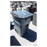 Rubbermaid homeowners 50 gallon wheeled Trash