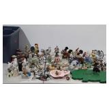 Mixed lot: figurines, salt and pepper shakers,