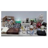 Mixed lot: muffin pans, miniature pitchers,