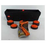 Clay pigeons and target throwing hand launcher,