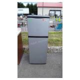 Magic Chef Apt size Refrigerator with upper