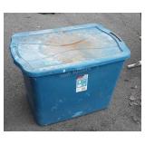 Rubbermaid 36 gallon Storage tote with lid, used