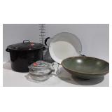 Kitchenwares, enamel stock pot with lid, 12"