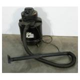 Genie wet/dry vacuum, 20 gallon, powers on