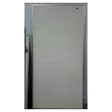 Large white board with pen tray, 4