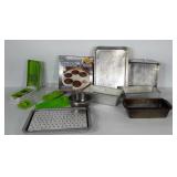 Kitchenwares: slicer / grater, microwave muffin