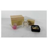 Mixed group, includes jewelry boxes, glass art