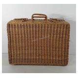 Picnic basket, 8" x 12.5" x 17.5", Seller code Z6