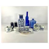 Blue and white glass and pottery group, includes