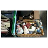 Skid lot: includes snowmen decor, lamp shades,
