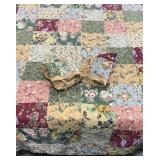 King size quilted bedspread with two shams, minor