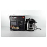 Kitchenwares, instant pot with box, powers up