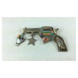 Sterling silver gun brooch 19g