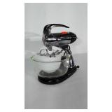 Sunbeam mixer with 2 bowls and attachments.