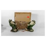 Tug of war frog figurines in box, 8"