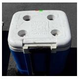 Igloo ice Cube cooler, dirty needs cleaned but