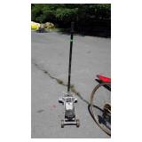 Sears 2 ton hydraulic floor jack, pumps up