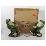 Tug of war frog figurines in box, 8"