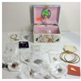 Jewelry box with jewelry