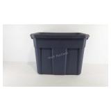 Rubbermaid Roughneck 18 gallon tote with lid