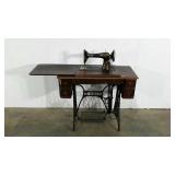 Singer sewing table with machine