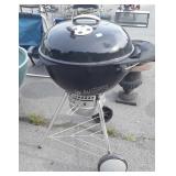 Weber master Touch charcoal grill with cover, 2