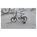 Huffy rock it bike with training wheels, tires
