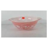 Pyrex Nesspting mixing bowl with gooseberry