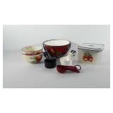 Kitchenwares, includes measuring cups, nesting