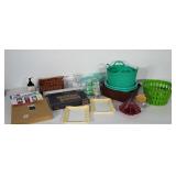 Mixed lot: poly baskets and basins. Decorative 25