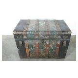 Nice storage trunk, decorative details, 22x 36x26