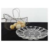 Kitchenwares, wire chicken shaped egg basket with