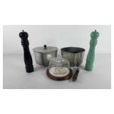 Kitchenwares, includes two aluminum pots with one