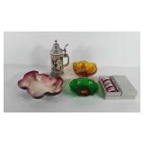 Mixed group, includes green and amber glass