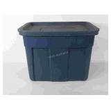Rubbermaid Roughneck tote with lid, 15" × 21.5" ×